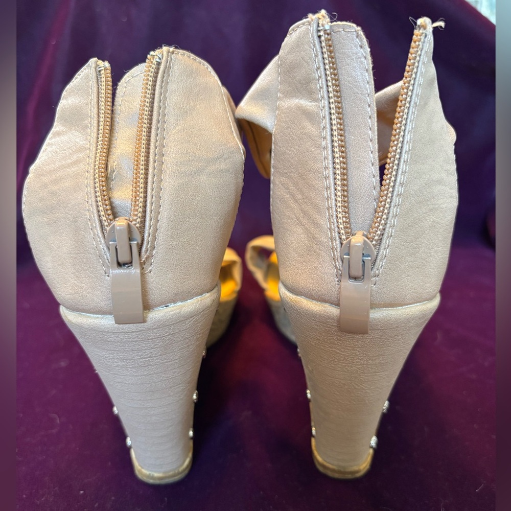 PATRIZIA by Spring Step Women’s Beige Beaded-Jeweled T-Strap Wedge Platform SZ 8 - Picture 7 of 15